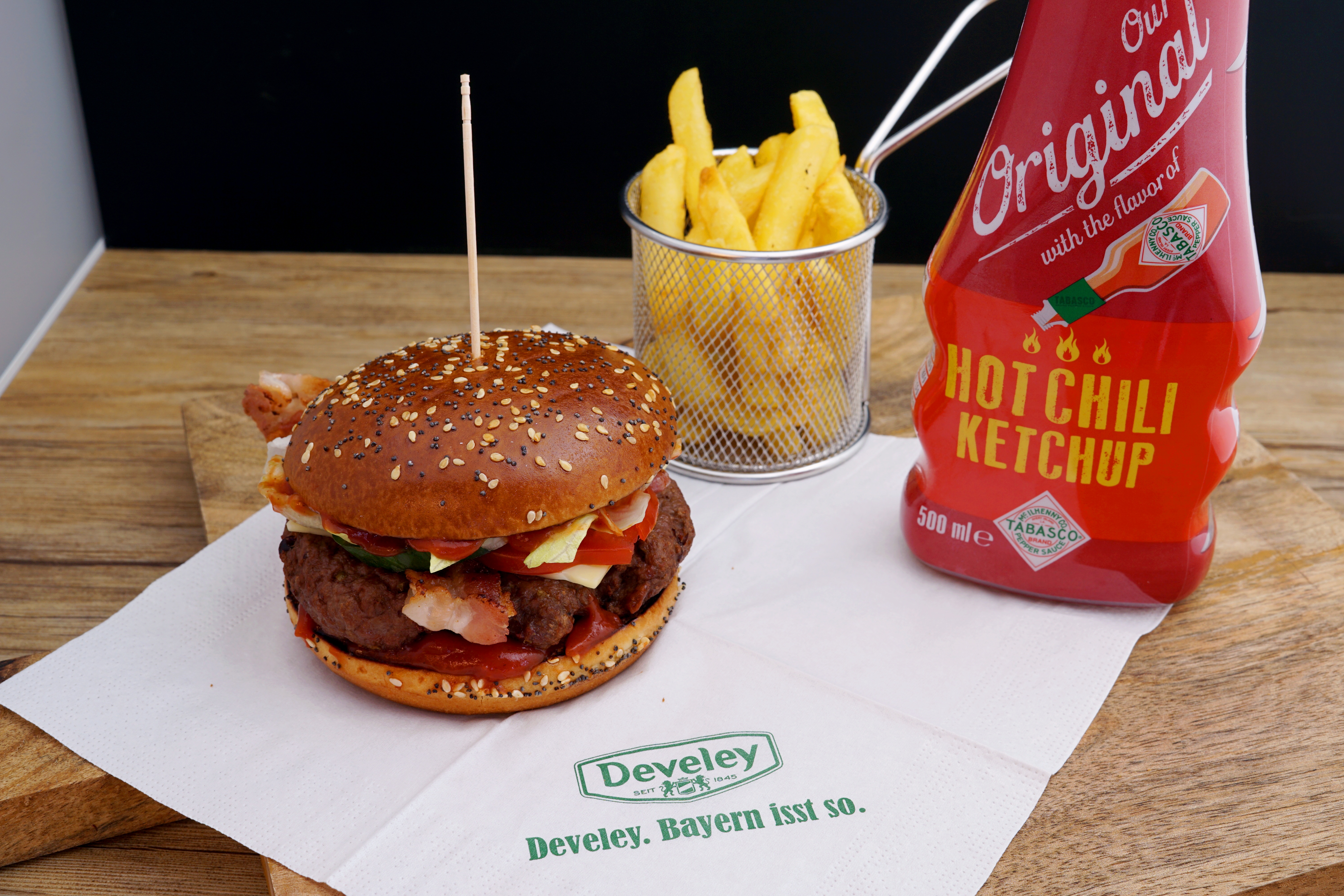 Rezept, Gericht von Develey: Big Spicy Burger mit Hot Chili Ketchup, Tabasco, scharf, hot, chili-sauce, our original,